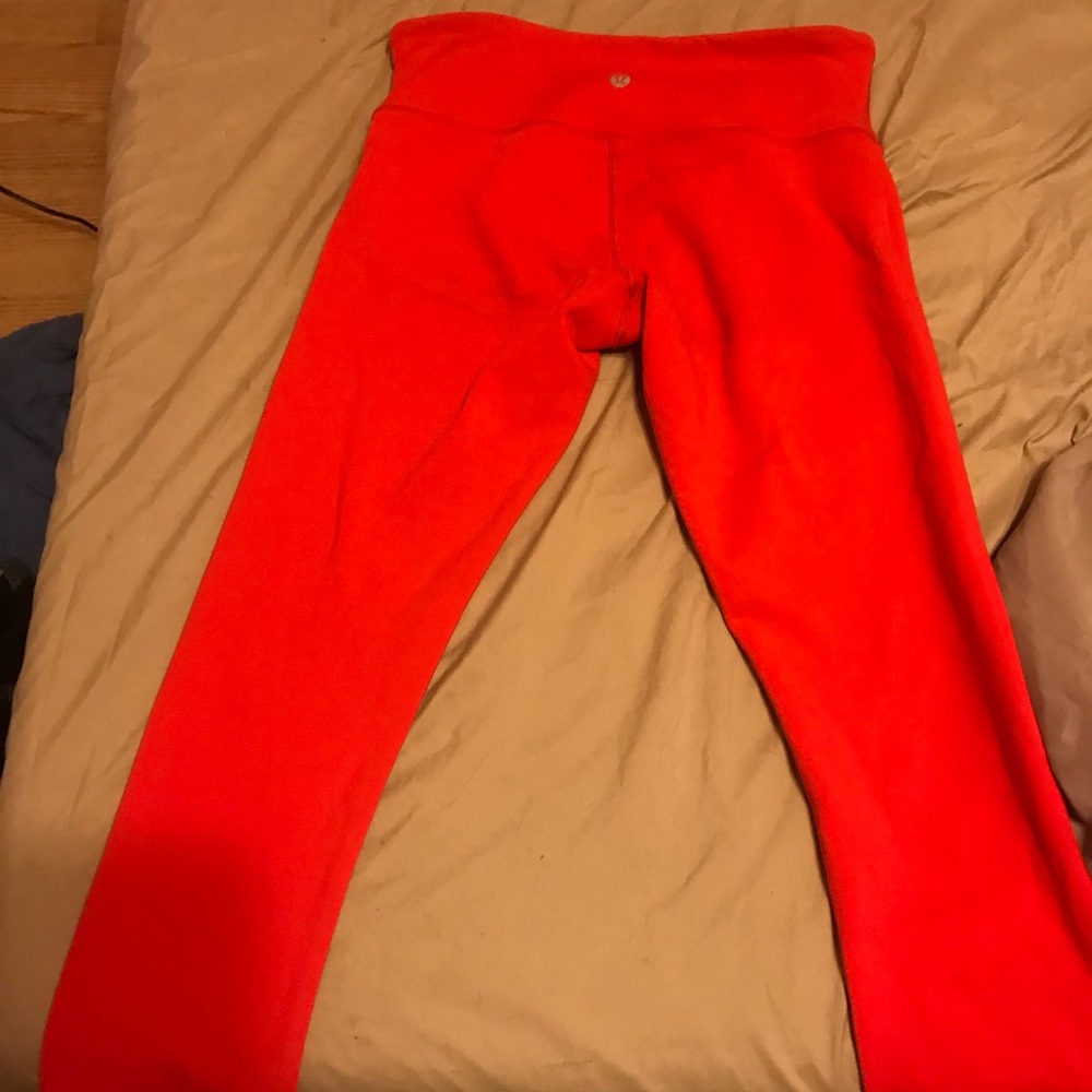 Lululemon reversible crops! Worn only 1x!!